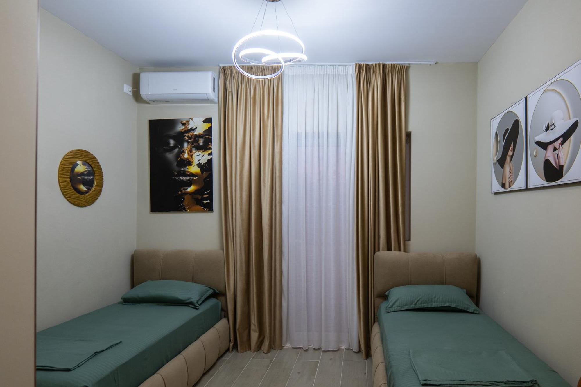 City Center Rooms And Apartments Дуррес Екстер'єр фото