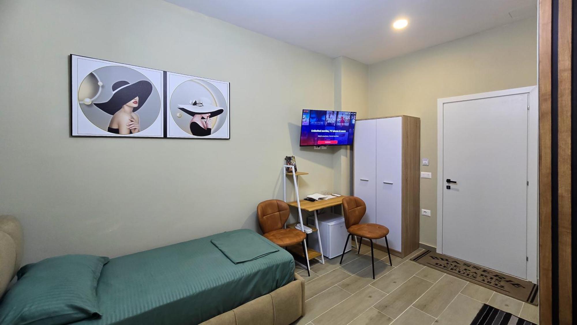 City Center Rooms And Apartments Дуррес Екстер'єр фото